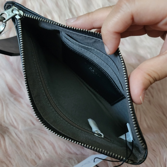 Skagen Denmark zip pouch wristlet black leather - Picture 5 of 11
